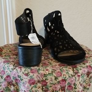 NWT American Eagle Size 11 Sandals